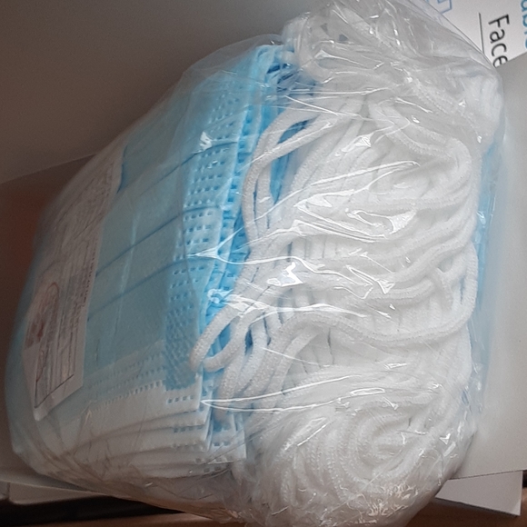 200 PCS Face Mask Medical Surgical Dental Disposable - Picture 2 of 9